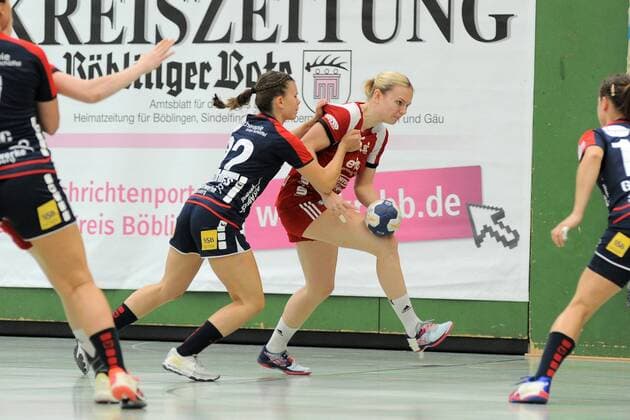 Julia Redder (BSV Sachsen Zwickau 55) gegen Marie-Christine Beddies (SG H2Ku Herrenberg Kuties 22) SG H2Ku Herrenberg, Handball, Ligaspiel, 16.08.2018, Foto:TBaur Eibner SG H2Ku Herrenberg Kuties vs. BSV Sachsen Zwickau Herrenberg Copyright: xToBaurx EibnerxPressefotox EP_TB