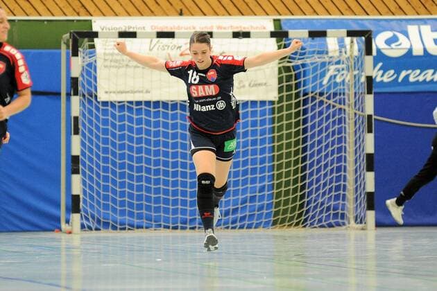 Lea Neubrander (SG H2Ku Herrenberg Kuties 18) jubelt SG H2Ku Herrenberg, Handball, Ligaspiel, 16.08.2018, Foto:TBaur Eibner SG H2Ku Herrenberg Kuties vs. BSV Sachsen Zwickau Herrenberg Copyright: xToBaurx EibnerxPressefotox EP_TB