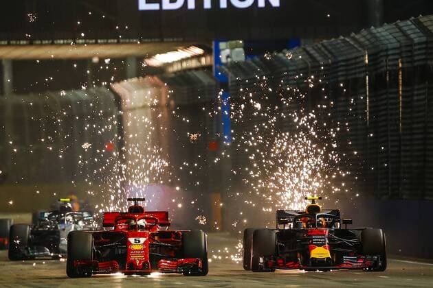 Sport Themen der Woche KW37 Sport Bilder des Tages Motorsports: FIA Formula One World Championship WM Weltmeisterschaft 2018, Grand Prix of Singapore, 5 Sebastian Vettel (GER, Scuderia Ferrari), 33 Max Verstappen (NLD, Aston Martin Red Bull Racing), Singapore Singapore