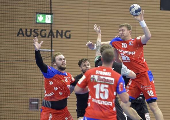 16.09.2018, Handball 2. Bundesliga, HC Elbflorenz Dresden - HBW Balingen-Weilstetten, Balingens Lars Friedrich spielt den Ball, c