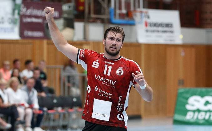 v.li.: Markus Hansen (VfL Lübeck-Schwartau) jubelt, DKB 2. Handball-Bundesliga, DJK Rimpar Wölfe - VfL Lübeck-Schwartau,