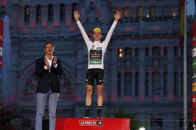 Britain s Simon Yates of Mitchelton - Scott celebrates after winning the general ranking at the 21st and final stage of the Vuelta a Espana , Tour of Spain cycling race, 100,9km from Alcorcon to Madrid, Spain, Sunday 16 September 2018. FRANCE OUT YUZURUxSUNADA  x05427745x