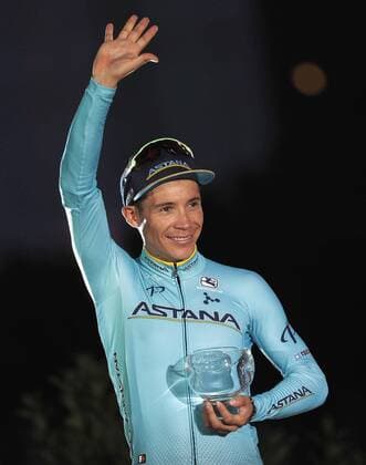 Colombian rider Miguel Ángel López of the Astana Team receives the prize as third place in the general of the 2018 La Vuelta cycling race in Madrid, Spain, 16 September 2018. La Vuelta 2018 - 21st stage !ACHTUNG: NUR REDAKTIONELLE NUTZUNG!  Copyright: xMANUELxBRUQUEx VUE01 20180916-636727376668469885