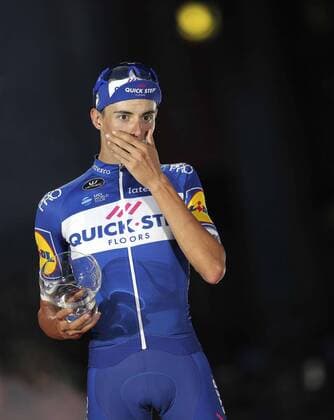 Spanish rider Enric Mas of the Quick Step Team receives the prize as second place in the general of the 2018 La Vuelta cycling race in Madrid, Spain, 16 September 2018. La Vuelta 2018 - 21st stage !ACHTUNG: NUR REDAKTIONELLE NUTZUNG!  Copyright: xMANUELxBRUQUEx VUE01 20180916-636727377286288251