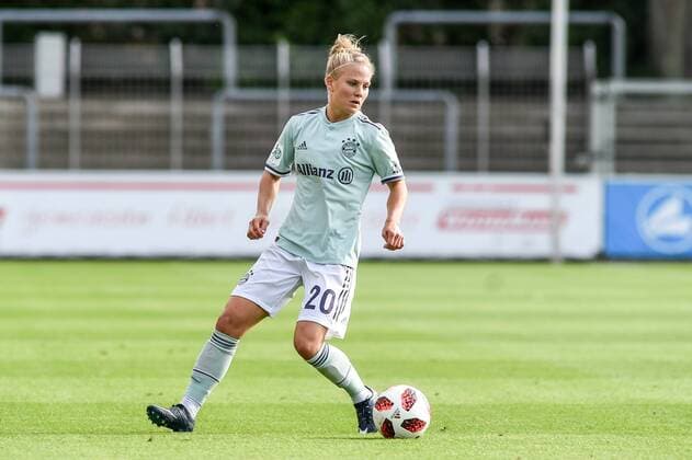 Leonie Maier (FCB, 20), Freisteller, Ganzkörper, Einzelbild, Aktion, Action, Fussball, Allianz Frauen-Bundesliga, Bayer 04 Leverkusen - Bayern München, DFB REGULATIONS PROHIBIT ANY USE OF PHOTOGRAPHS AS IMAGE SEQUENCES AND OR QUASI-VIDEO.
