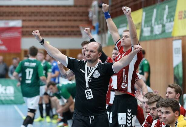 v.li.: Trainer Torge Greve (VfL Lübeck-Schwartau) jubelt, DKB 2. Handball-Bundesliga, DJK Rimpar Wölfe - VfL Lübeck-Schwartau,