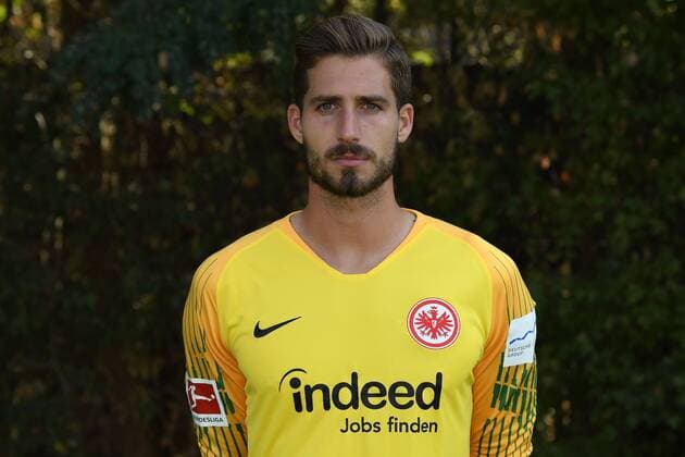 17.09.2018, xjhx, Fussball 1.Bundesliga, Eintracht Frankfurt Fototermin 2018 19 - 1.BL Porträttermin 2018 2019 emspor, v.l. Kevin Trapp (Eintracht Frankfurt) (DFL DFB REGULATIONS PROHIBIT ANY USE OF PHOTOGRAPHS as IMAGE SEQUENCES and or QUASI-VIDEO) Frankfurt am Main