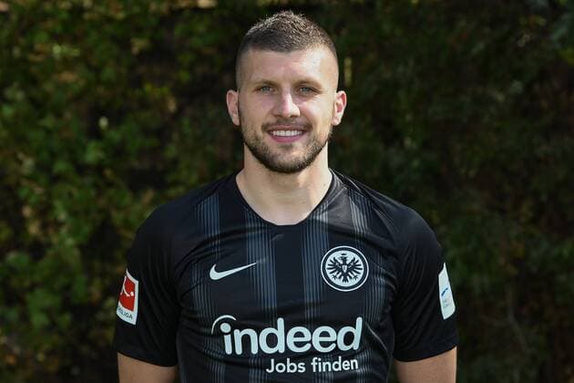 17.09.2018, xjhx, Fussball 1.Bundesliga, Eintracht Frankfurt Fototermin 2018 19 - 1.BL Porträttermin 2018 2019 emspor, v.l. Ante Rebic (Eintracht Frankfurt) (DFL DFB REGULATIONS PROHIBIT ANY USE OF PHOTOGRAPHS as IMAGE SEQUENCES and or QUASI-VIDEO) Frankfurt am Main