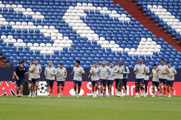 17.09.2018, Fussball, Saison 2018 2019, Champions League, Abschlusstraining - FC Schalke 04 Mannschaft des FC Schalke 04 beim Aufwärmen Gelsenkirchen Veltins Arena NRW Deutschland