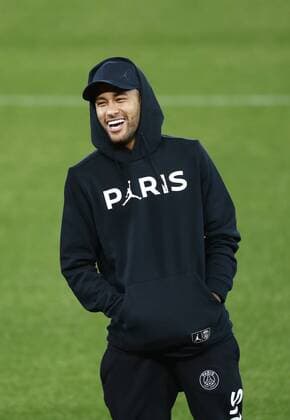 Sport Bilder des Tages 17th September 2018, Anfield, Liverpool, England; UEFA Champions League football, Liverpool versus Paris St Germain, open training session; Neymar of Paris Saint-Germain during tonight s pitch inspection at Anfield ahead of tomorrow s Champions League match against Liverpool  ActionPlus12063496 AlanxMartin