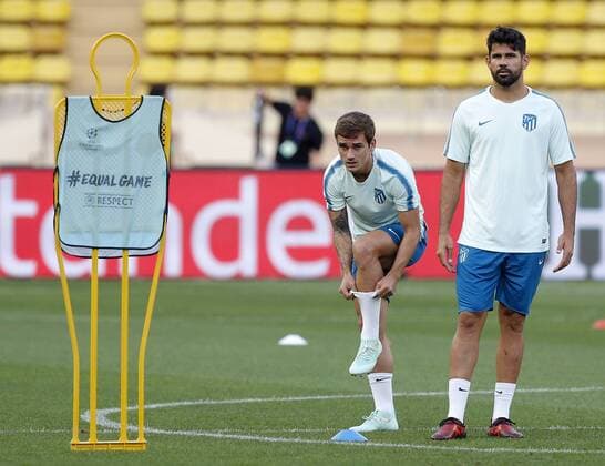 Sport Bilder des Tages Entrenamiento del Atletico en Monaco antes del partido de Liga de Campeones. En la imagen, Griezmann y Diego Costa.Atletico training session in Monaco before Champions League match. In this picture, Griezmann and Diego Costa. 