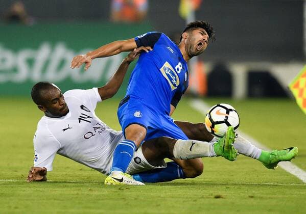 (180918) -- DOHA, Sept. 18, 2018 -- Abdelkarim Hassan (L) of Al Sadd vies with Farshid Esmaeili of Esteghlal FC during the AFC Asian Champions League quarterfinal second leg football match between Qatar s Al Sadd and Iran s Esteghlal FC in Doha, capital of Qatar, Sept. 17, 2018. Al Sadd was qualified for the semifinal after a 2-2 draw in the second leg of the quarterfinal with Esteghlal FC gave them a 5-3 aggregate win. ) (SP)QATAR-DOHA-FOOTBALL-AFC-ASIAN CHAMPIONS LEAGUE Nikku 