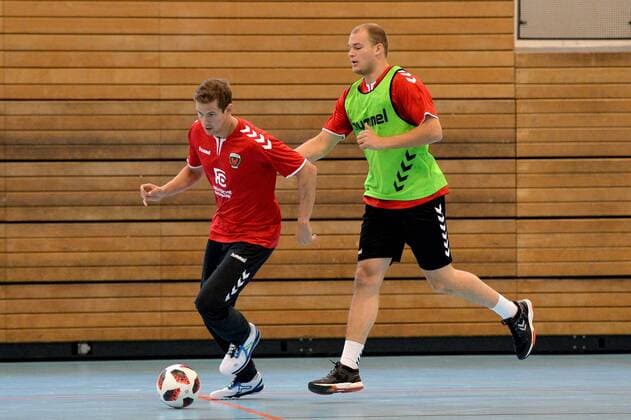 Handball, Herren, 1. Bundesliga, Saison 2018 19, Training Füchse Berlin, Bjarki Elisson (Nr. 4, Füchse Berlin), Paul Drux (Nr. 95, Füchse Berlin), 18.09.18, Copyright: xMichaelxHundtx xMatthiasxKochx