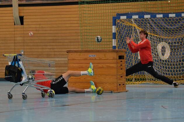 Handball, Herren, 1. Bundesliga, Saison 2018 19, Training Füchse Berlin, Torwart-Trainer Petr Stochl (Füchse Berlin), TW Malte Semisch (Nr. 16, Füchse Berlin), 18.09.18, Copyright: xMichaelxHundtx xMatthiasxKochx