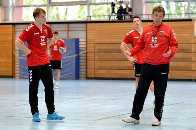 Handball, Herren, 1. Bundesliga, Saison 2018 19, Training Füchse Berlin, Christoph Reißky (Nr. 43, Füchse Berlin), Cheftrainer Velimir Petkovic (Füchse Berlin), 18.09.18, Copyright: xMichaelxHundtx xMatthiasxKochx