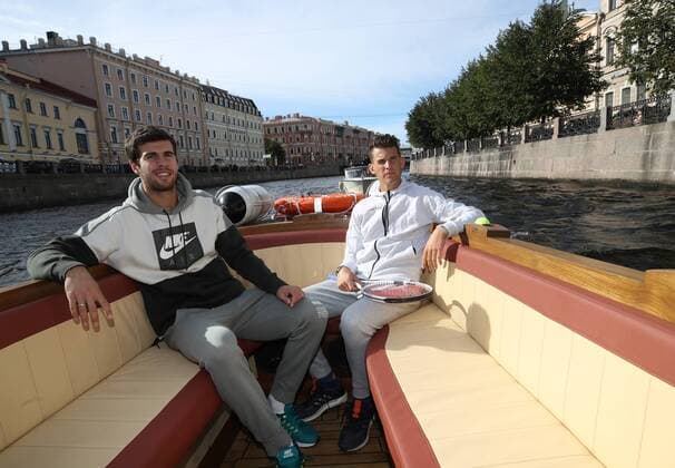 Tennis. XXIII INTERNATIONAL TENNIS TOURNAMENT Petersburg Open 2018. The first seeded Dominic Tim (Austria) and the 1st Russian racquet Karen Khachanov went on a water excursion along the rivers and canals of St. Petersburg on Tuesday, September 18. 
