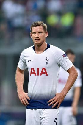 Jan Vertonghen of Tottenham Hotspur looks dejected during the UEFA Champions League Group B match between Inter Milan and Tottenham Hotspur at Stadio San Siro, Milan, Italy on 18 September 2018. Copyright: xGiuseppexMaffiax 2101