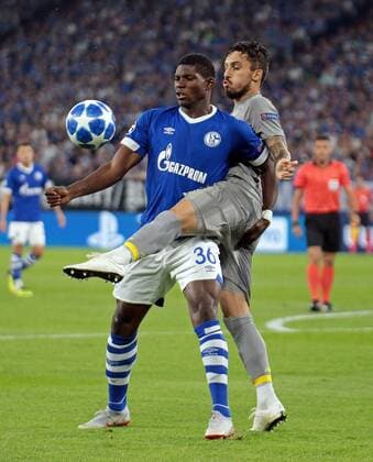 18.09.2018, xovx, Fussball UEFA Champions League, FC Schalke 04 - FC Porto emspor, v.l. Breel Embolo (FC Schalke 04), Alex Telles (FC Porto), Aktion . (DFL DFB REGULATIONS PROHIBIT ANY USE OF PHOTOGRAPHS as IMAGE SEQUENCES and or QUASI-VIDEO) Gelsenkirchen