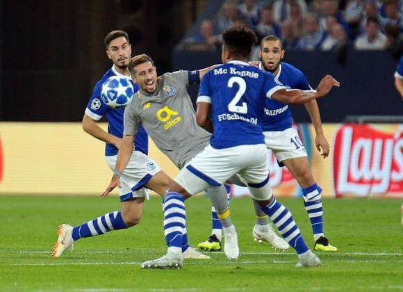 18.09.2018, xovx, Fussball UEFA Champions League, FC Schalke 04 - FC Porto emspor, v.l. Suat Serdar (FC Schalke 04), Hector Herrera (FC Porto), Weston McKennie (FC Schalke 04), Nabil Bentaleb (FC Schalke 04), Aktion . (DFL DFB REGULATIONS PROHIBIT ANY USE OF PHOTOGRAPHS as IMAGE SEQUENCES and or QUASI-VIDEO) Gelsenkirchen