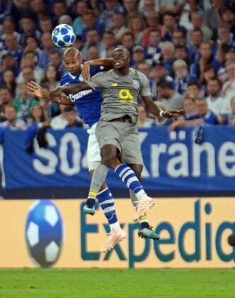 18.09.2018, xovx, Fussball UEFA Champions League, FC Schalke 04 - FC Porto emspor, v.l. Kopfballduell zwischen Naldo (FC Schalke 04) und Vincent Aboubakar (FC Porto), Aktion . (DFL DFB REGULATIONS PROHIBIT ANY USE OF PHOTOGRAPHS as IMAGE SEQUENCES and or QUASI-VIDEO) Gelsenkirchen