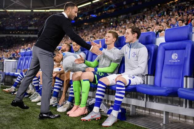 Sebastian Rudy (FC Schalke 04 13) auf der Ersatzbank mit Trainer Domenico Tedesco (FC Schalke 04) beim Champions League Spiel zwischen dem FC Schalke 04 und dem FC Porto am 18.09.2018, FC Schalke 04 vs FC Porto, Champions League Gruppenphase, 18.09.2018 Gelsenkirchen Copyright: xSchuelerx xEibnerx-xPressefotox EP_EER