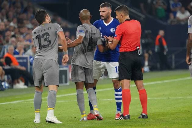 GER, FC Schalke 04 (GER) vs. FC Porto (POR) 18. 09.2018, Veltins Arena, Gelsenkirchen, Championsleque, Vorrunde, GER, FC Schalke 04 (GER) vs. FC Porto (POR), DFL regulations prohibit any use of photographs as image sequences and or quasi-video im Bild picture shows: