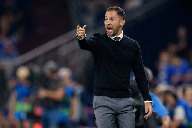 Trainer Domenico Tedesco (FC Schalke 04) gibt Anweisungen beim Champions League Spiel zwischen dem FC Schalke 04 und dem FC Porto am 18.09.2018, FC Schalke 04 vs FC Porto, Champions League Gruppenphase, 18.09.2018 Gelsenkirchen Copyright: xSchuelerx xEibnerx-xPressefotox EP_EER