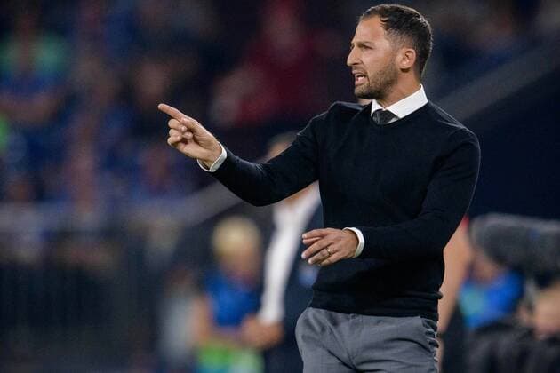 Trainer Domenico Tedesco (FC Schalke 04) gibt Anweisungen beim Champions League Spiel zwischen dem FC Schalke 04 und dem FC Porto am 18.09.2018, FC Schalke 04 vs FC Porto, Champions League Gruppenphase, 18.09.2018 Gelsenkirchen Copyright: xSchuelerx xEibnerx-xPressefotox EP_EER