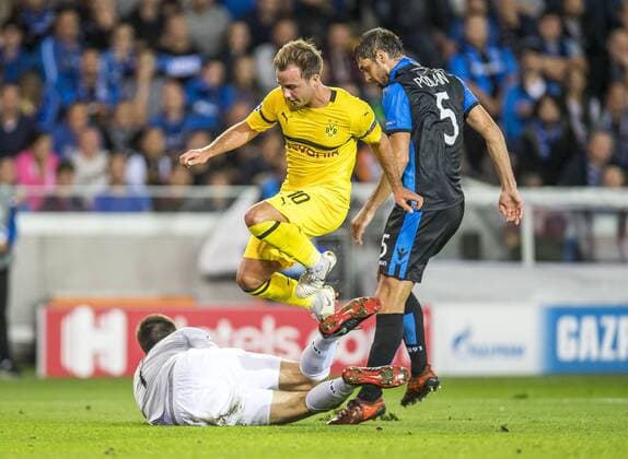 Fußball: Champions League, Saison 2018 2019, Gruppenphase, 1. Spieltag, Club Brügge - Borussia Dortmund am 18.09.2018 im Jan-Breydel-Stadion in Brügge (Belgien). Brügges Benoit Poulain (r.) und Dortmunds Mario Götze Goetze kämpfen um den Ball. DFL REGULATIONS PROHIBIT ANY USE OF PHOTOGRAPHS AS IMAGE SEQUENCES AND OR QUASI-VIDEO. Copyright: xKirchner DavidxInderliedx