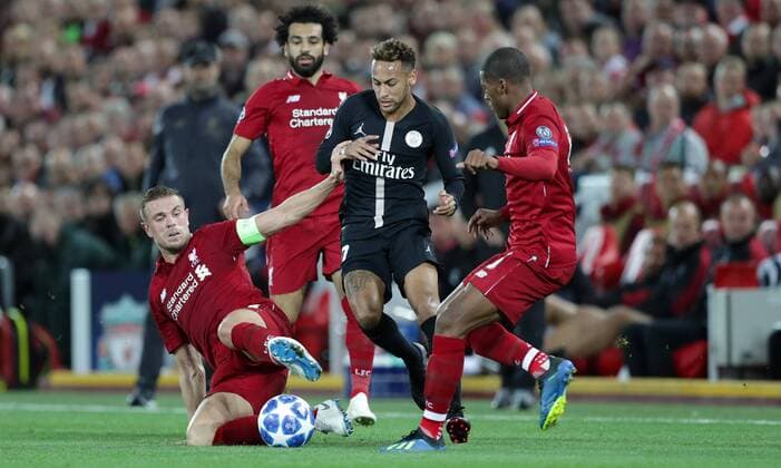 Football - 2018 2019 UEFA Champions League - Group C: Liverpool vs. Paris Saint-Germain Jordan Henderson and Neymar at Anfield. COLORSPORT LYNNE CAMERON 