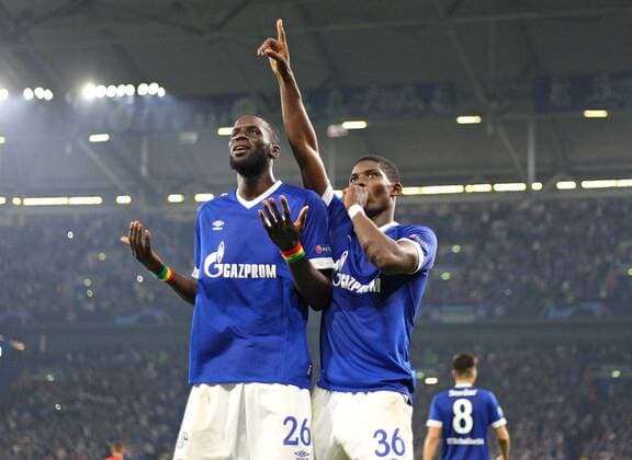 18.09.2018, Fussball UEFA Champions League 2018 2019, Gruppenphase, 1.Spieltag, FC Schalke 04 - FC Porto, in der VELTINS-Arena Gelsenkirchen. Jubel (L-R) Salif Sane (Schalke) und Torschütze Breel Embolo (Schalke) zum Tor zum 1:0