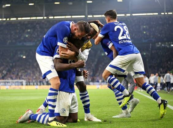 18.09.2018, Fussball UEFA Champions League 2018 2019, Gruppenphase, 1.Spieltag, FC Schalke 04 - FC Porto, in der VELTINS-Arena Gelsenkirchen. Jubel Schalke 04 zum Tor zum 1:0