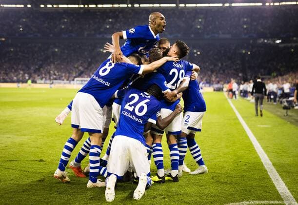 Gelsenkirchen, 18.09.2018 Torjubel um Breel Embolo (S04) - Naldo (S04) oben FC Schalke 04 - FC Porto