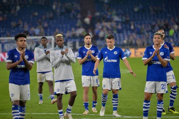 GER, CL, FC Schalke 04 vs FC Porto 18.09.2018, Veltins-Arena, Gelsenkirchen, GER, CL, FC Schalke 04 vs FC Porto, DFL regulations prohibit any use of photographs as image sequences and or quasi-video im Bild Schlussjubel Schlußjubel Emotion Freude der Mannschaft von Schalke vor der Fankurve Fans Fanblock