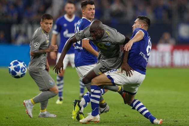 18.09.2018, Fussball, Saison 2018 2019, Champions League, 1. Spieltag - FC Schalke 04 - FC Porto v. l. Danilo Pereira (FC Porto), Suat Serdar (FC Schalke 04) Gelsenkirchen Veltins Arena NRW Deutschland