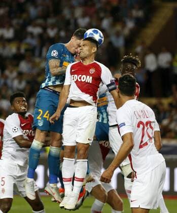 Partido de la Liga de Campeones entre el Monaco y el Atletico. En la imagen, Gimenez y Falcao. Champions League match between Monaco and Atletico. In this picture, Gimenez and Falcao. 
