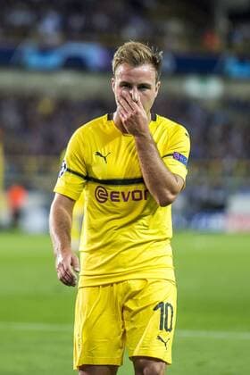 Fußball: Champions League, Saison 2018 2019, Gruppenphase, 1. Spieltag, Club Brügge - Borussia Dortmund am 18.09.2018 im Jan-Breydel-Stadion in Brügge (Belgien). Dortmunds Mario Götze Goetze wischt sich das Gesicht ab. DFL REGULATIONS PROHIBIT ANY USE OF PHOTOGRAPHS AS IMAGE SEQUENCES AND OR QUASI-VIDEO. Copyright: xKirchner DavidxInderliedx