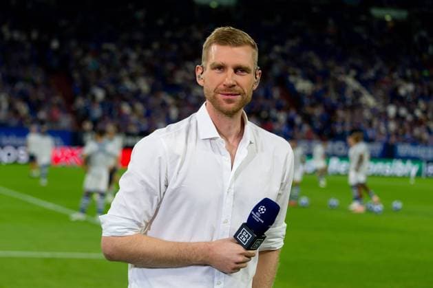Gelsenkirchen, Germany 18.09.2018, UEFA Champions League - 2018 19 Season, Gruppenphase - Gruppe D - 1. Spieltag, FC Schalke 04 - FC Porto, Per Mertesacker schaut ( DeFodi053 *** Gelsenkirchen Germany 18 09 2018 UEFA Champions League 2018 19 Season Group Stage Group D 1 Gameday FC Schalke 04 FC Porto Per Mertesacker are watching DeFodi053