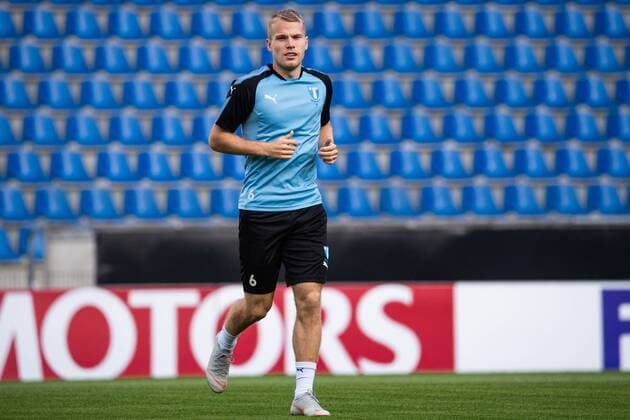 180919 Oscar Lewicki of Malmö FF during a practice and press conference PK Pressekonferenz with Malmö FF ahead of the Europa League match against Genk on September 19, 2018 in Genk. Photo: Ludvig Thunman BILDBYRN kod LT 35537 Copyright: LUDVIGxTHUNMAN BB180919LT042