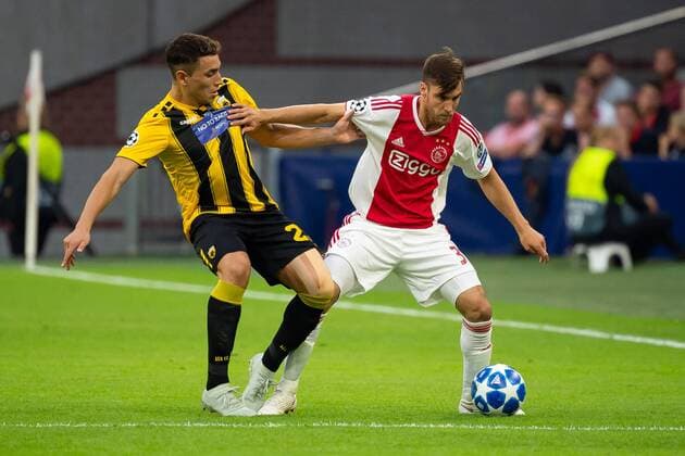 Amsterdam, Netherlands, 19.09.2018, UEFA Champions League - 2018 19 Season, Vorrunde, Gruppenphase - Gruppe E - 1. Spieltag, Ajax Amsterdam - AEK Athen, Ezequiel Ponce (AEK Athen) und Nicolas Tagliafico (Ajax Amsterdam) im zweikampf ( DeFodi001