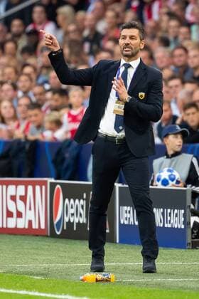 Amsterdam, Netherlands, 19.09.2018, UEFA Champions League - 2018 19 Season, Vorrunde, Gruppenphase - Gruppe E - 1. Spieltag, Ajax Amsterdam - AEK Athen, Trainer Marinos Ouzounidis (AEK Athen) gestikuliert ( DeFodi001