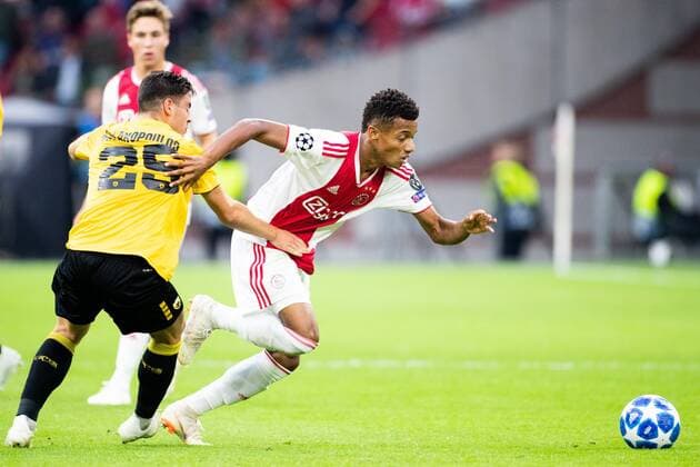 Kostas Galanopoulos of AEK Athens FC, David Neres of Ajax during the UEFA Champions League group E match between Ajax Amsterdam and AEK FC at the Johan Cruijff Arena on September 19, 2018 in Amsterdam, The Netherlands UEFA Champions League 2018 2019 xVIxVIxImagesx xTomxBodexMultimediaxIVx 12172569