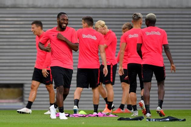 SOCCER - EL, RB Leipzig vs RBS LEIPZIG,GERMANY,19.SEP.18 - SOCCER - UEFA Europa League, group stage, RasenBallsport Leipzig vs Red Bull Salzburg, preview, training of RBS. Image shows the team of RBS and Reinhold Yabo (RBS). GEPAxpictures xFlorianxErtl