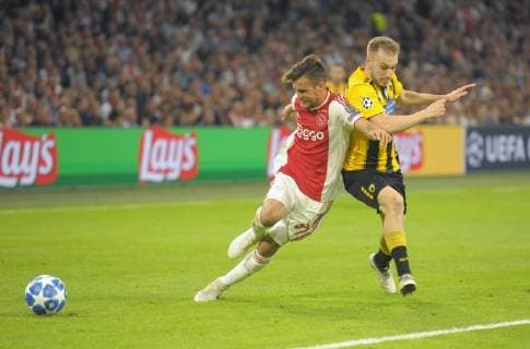 Champions League AFC Ajax Amsterdam vs AEK Athens Amsterdam The Netherlands 19th September 2018 Champions League AFC Ajax Amsterdam vs AEK Athens In the second haf Michalis Bakakis (AEK) is tackled by Nicolas Tagliafico 