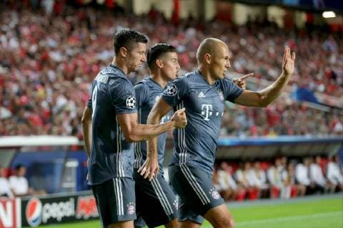 Robert Lewandowski (FC Bayern Muenchen 9) James Rodriguez (FC Bayern Muenchen 11) Arjen Robben (FC Bayern Muenchen 10) Jubel nach dem 0:1, FC Bayern Muenchen vs Benfica Lissabon, Fussball, Champions League Gruppenphase, 19.09.2018 FC Bayern Muenchen vs Benfica Lissabon, Fussball, Champions League Gruppenphase, 19.09.2018 Lissabon Copyright: xLanger Eibner-Pressefotox EP_HLR