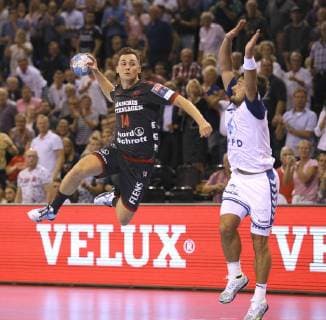 Foto : Torwurf von Hampus Wanne ( Flensburg ) gegen Zlatko Horvat , rechts Handball Herren 1. Bundesliga am Mi. 19.09.2018 Flensburg - HC Zagreb