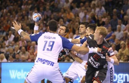 Foto : kein Durchkommen für Rasmus Lauge ( Flensburg ) gegen Susnja und rechts hinten Srsen Handball Herren 1. Bundesliga am Mi. 19.09.2018 Flensburg - HC Zagreb