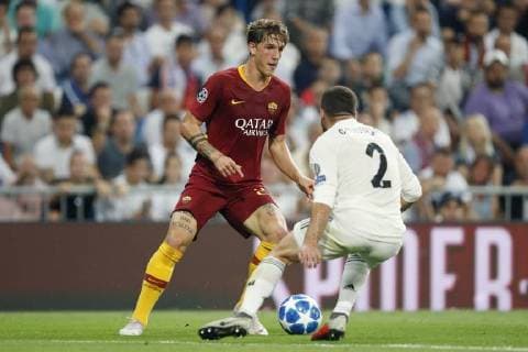 (L-R) Nicolo Zaniolo of AS Roma, Daniel Carvajal of Real Madrid during the UEFA Champions League group G match between Real Madrid and AS Roma at the Santiago Bernabeu stadium on September 19, 2018 in Madrid, Spain UEFA Champions League 2018 2019 xVIxVIxImagesx xMauricexvanxSteenxIVx 12173855