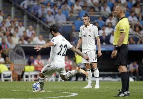 Soccer match between Real Madrid and Roma, of the Champions League 2018 2019, held at the Santiago Bernabeu stadium, in Madrid. (Photo: Jose Cuesta 261 Cordon Press). Isco score the first goal