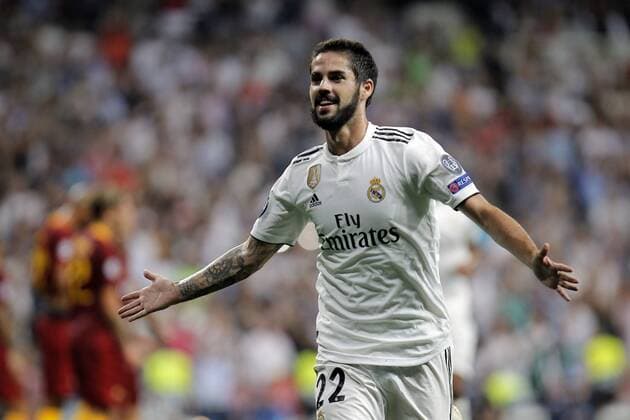Sport Bilder des Tages Soccer match between Real Madrid and Roma, of the Champions League 2018 2019, held at the Santiago Bernabeu stadium, in Madrid. (Photo: Jose Cuesta 261 Cordon Press). Isco celebrates after scoring